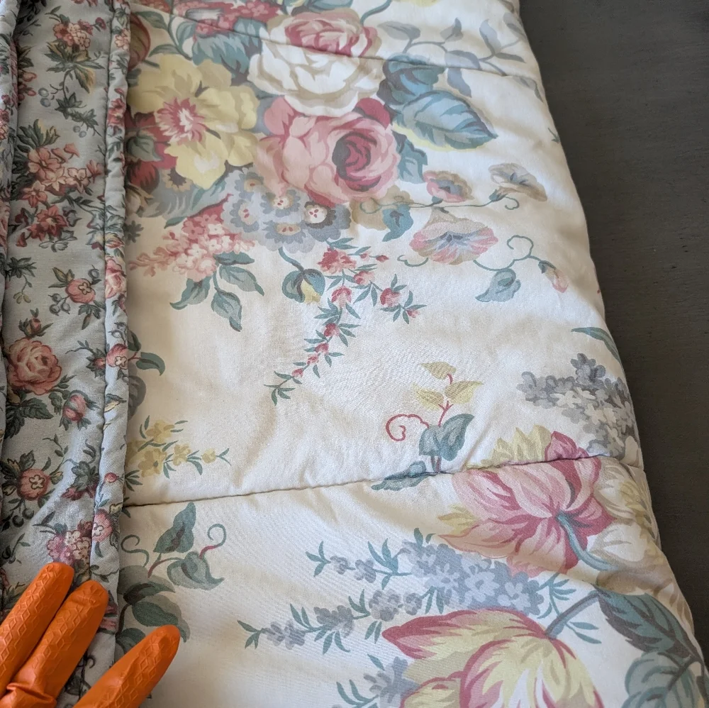 Liz Claiborne Liz at Home Reversible Cream Blue Floral Comforter Vintage 96x84